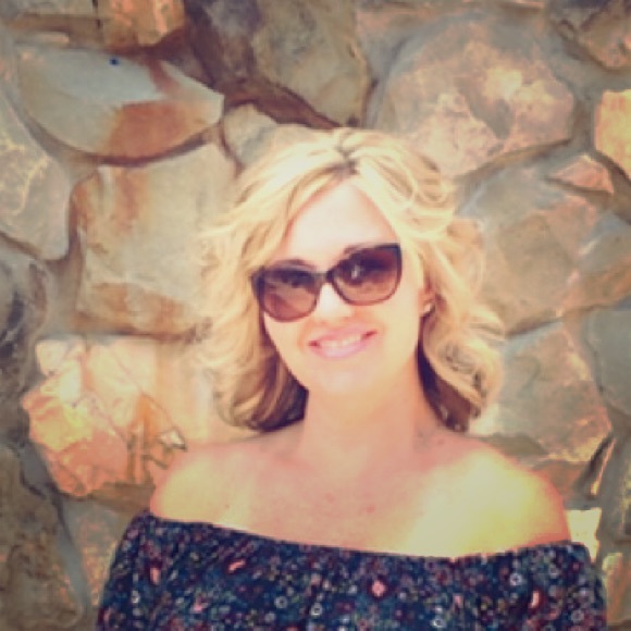 Meet your Posher, Stacey - Picture 2 of 8